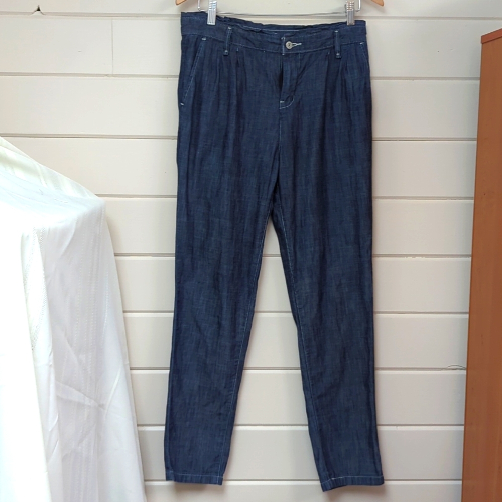 Levi's pants, size 6